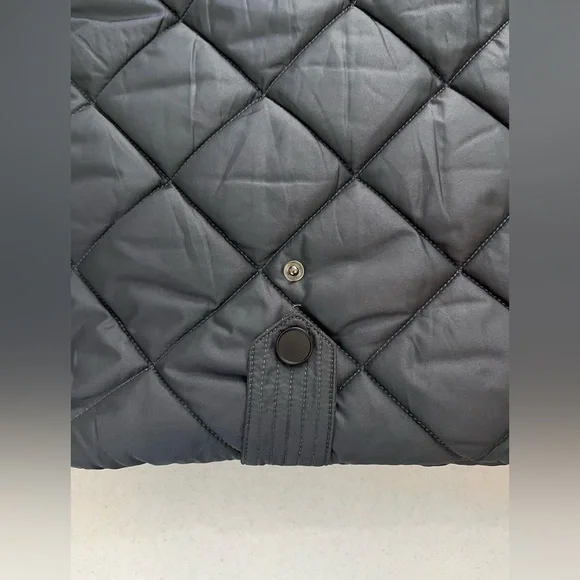 Jos. A Bank Men’s Dark Gray Quilted Puffer Vest. Size Medium. - Picture 8 of 10